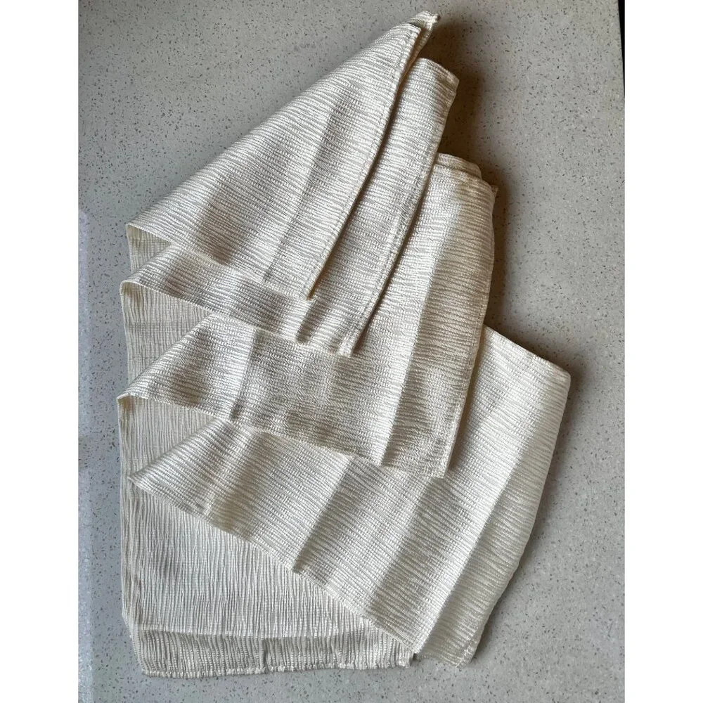 Set Of 4 Ivory Textured Cloth Napkins W/ Button Strap 17